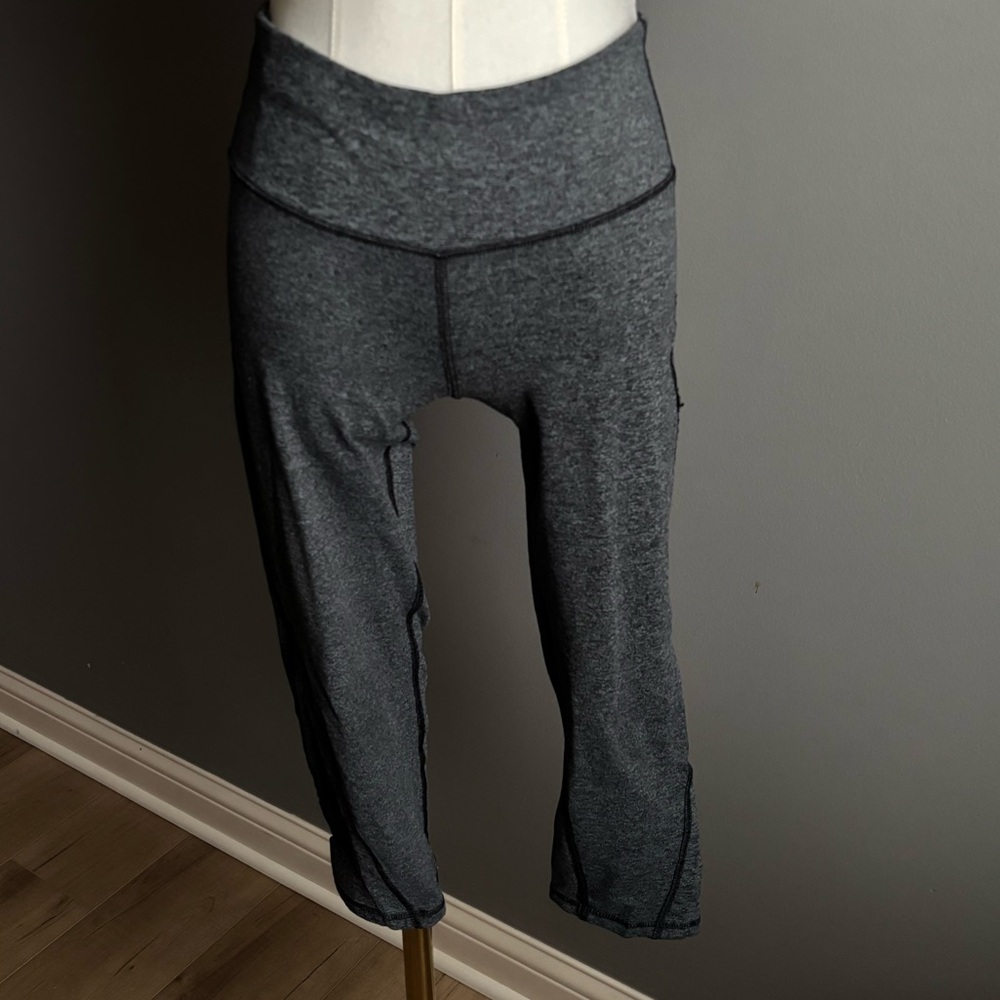 Athleta Criss Cross Chaturanga Capri